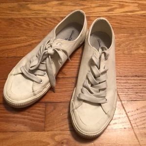 Universal Thread White Shoes